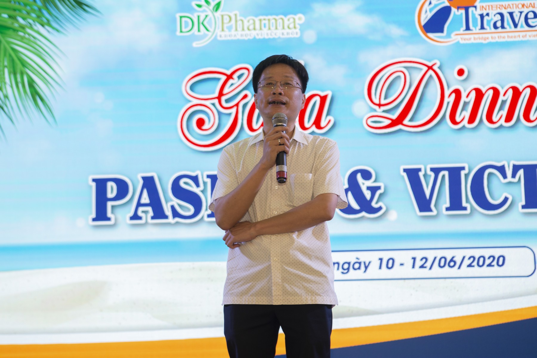 Cán bộ, công nhân viên DK Pharma bùng cháy biển Cửa Lò 2018