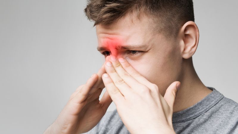 Viêm mũi dị ứng ở người lớn: Tại sao bỗng dưng mắc bệnh và phác đồ kiểm soát tại nhà